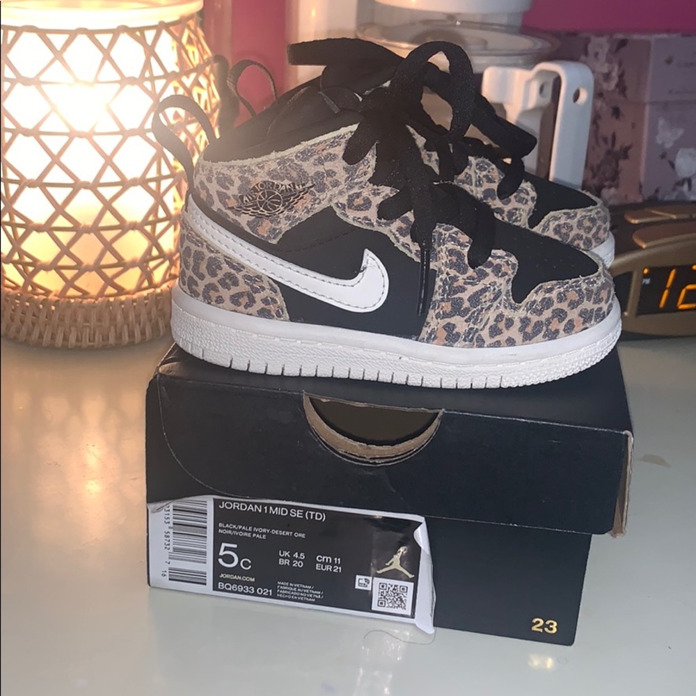 Jordan 1 Mid leopard print